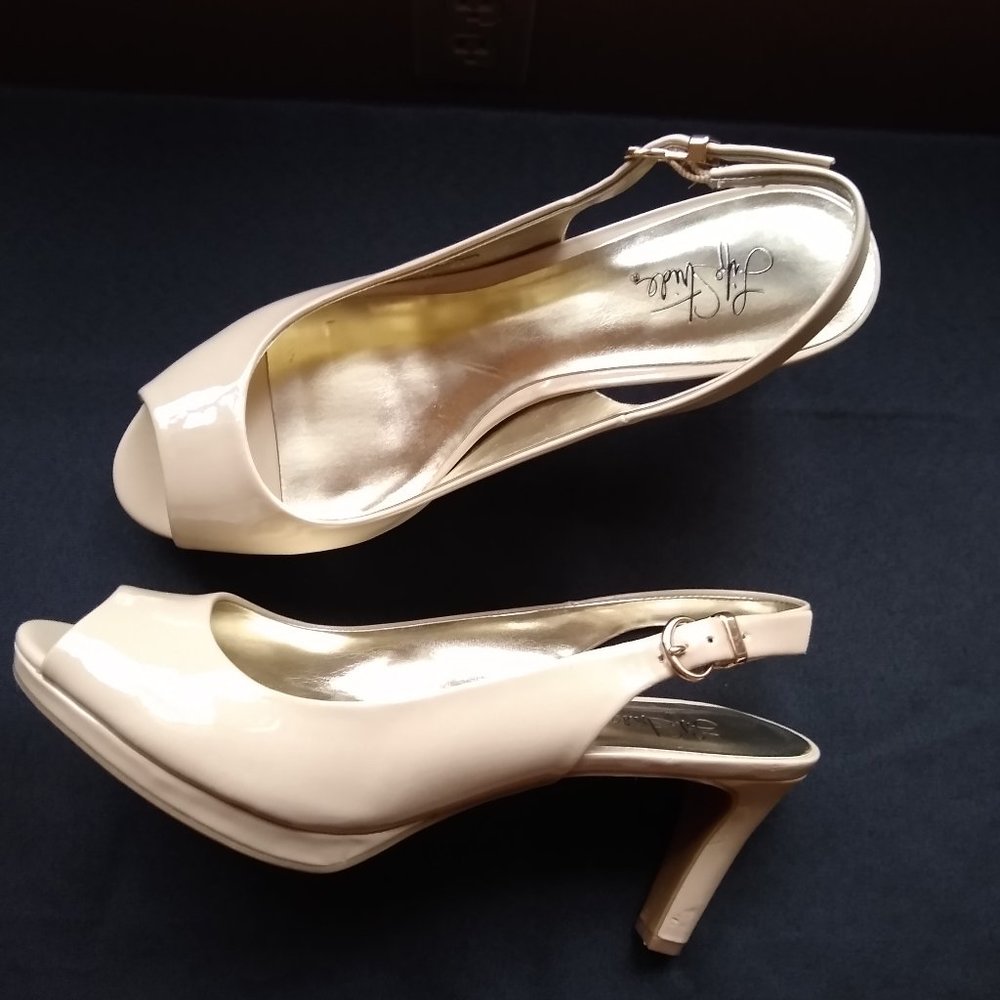 Life Stride Peep Toe Pumps